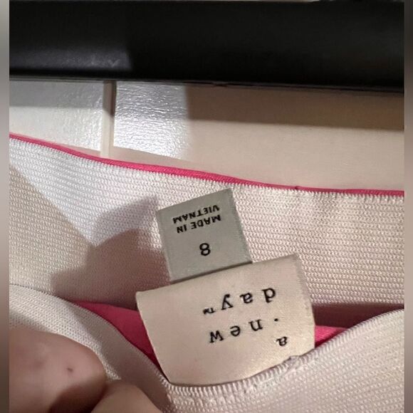 Women pants size M. Accepting offers - Picture 2 of 4